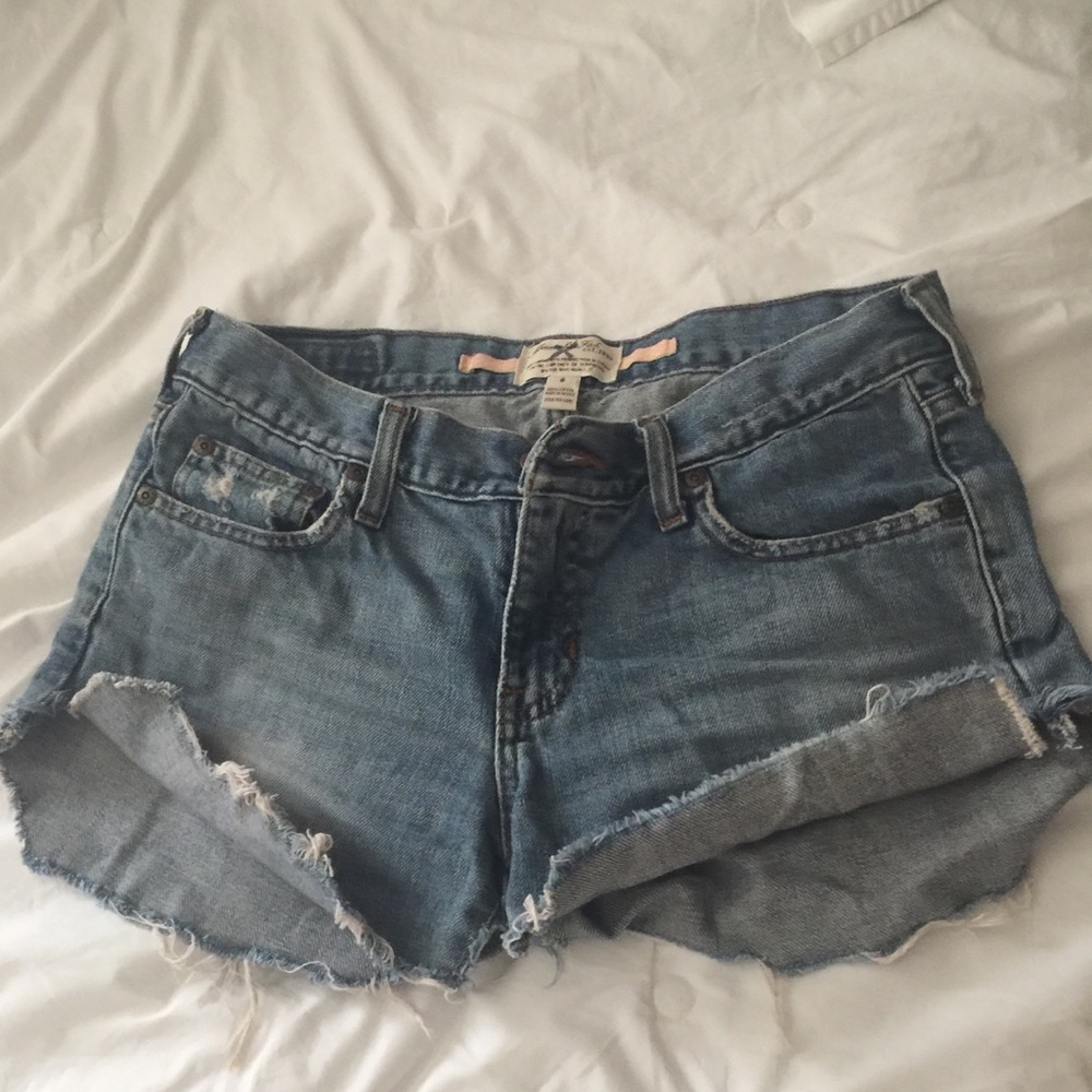 Distressed denim shorts. Size 6